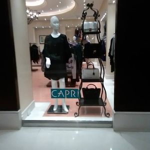 Meet your Posher, Capri